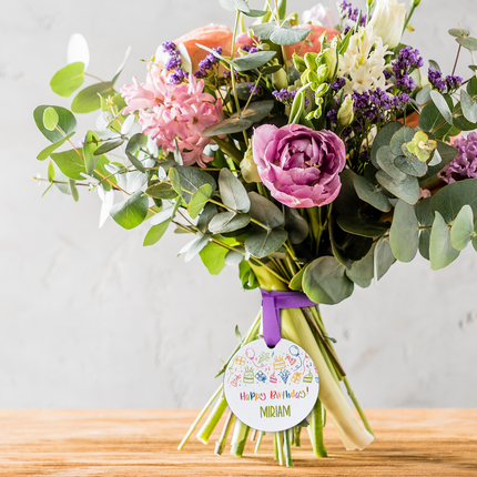 SEO. Geschenkanhänger aus Holz - Happy Birthday - Personalisiert mit Namen - 6cm Linkreich