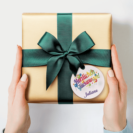 SEO. Geschenkanhänger aus Holz - Herzlichen Glückwunsch - Personalisiert mit Namen - 6cm Linkreich