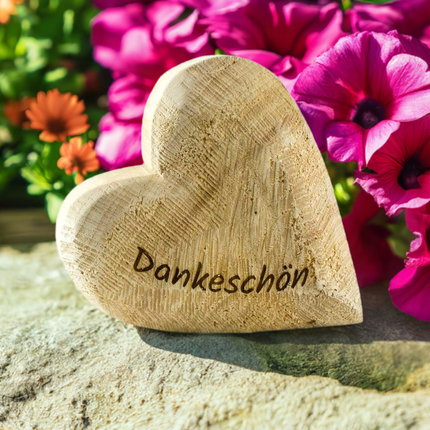 Thankgoods Deko-Holz-Herz aus massivem Naturfarbenem Pappelholz mit Schriftzug Dankeschön