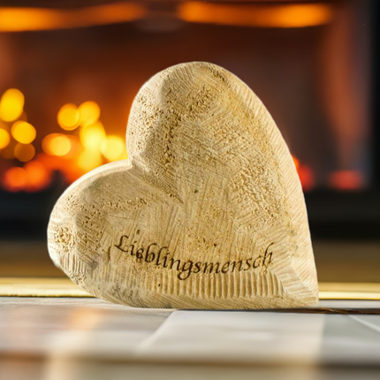 Thankgoods Deko-Holz-Herz aus massivem Naturfarbenem Pappelholz mit Schriftzug Lieblingsmensch