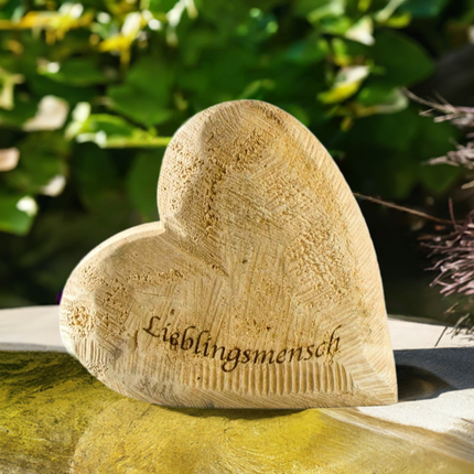 Thankgoods Deko-Holz-Herz aus massivem Naturfarbenem Pappelholz mit Schriftzug Lieblingsmensch