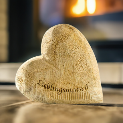 Thankgoods Deko-Holz-Herz aus massivem Naturfarbenem Pappelholz mit Schriftzug Lieblingsmensch