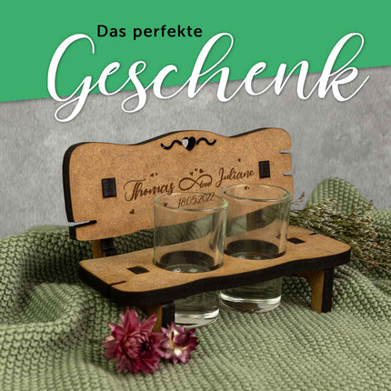SEO. Gravierte Schnapsbank im Unendlichkeitssymbol mit Namen & Datum + 2 Schnapsgläser - Linkreich