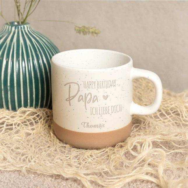 SEO. Gravierte Steingut Tasse - Happy Birthday Papa - Linkreich
