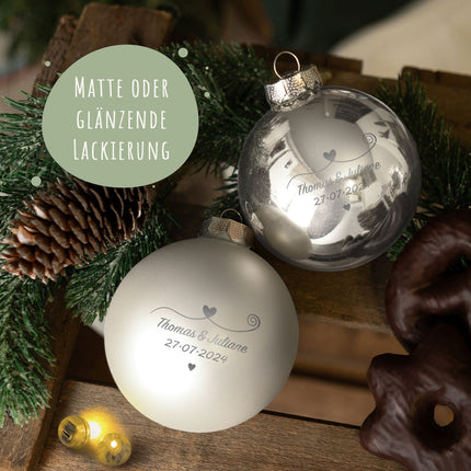SEO. Gravierte Weihnachtskugel - Paar verliebt - Schwarz (matt) Linkreich