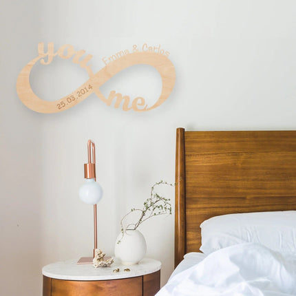 SEO. Graviertes Unendlichkeitszeichen "You & Me" aus Holz mit Namen & Datum - Linkreich