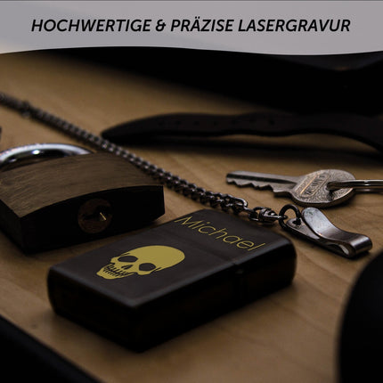 SEO. GRAVURZEILE x ZIPPO Personalisiertes Sturmfeuerzeug - Wunschtext & Icon - Windfest und Langlebig - Nachfüllbar - Linkreich