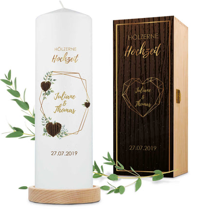 SEO. Große Kerze "Hölzerne Hochzeit" - Hochzeitskerze mit Namen, Datum & Wunschtext - mit Kiste Linkreich