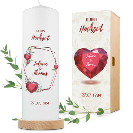 SEO. Große Kerze "Rubinhochzeit" - Hochzeitskerze mit Namen, Datum & Wunschtext - mit Kiste Linkreich