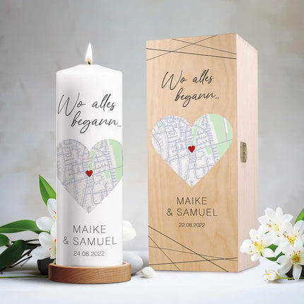 SEO. Große Kerze "Wo alles begann" - Personalisiertes Geschenk mit Namen, Datum, Ort & Wunschtext - mit Kiste Linkreich