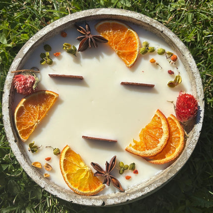 Große Outdoor Citronella - Betonkerze „Big Grey - Mugge Schreck“ – Mit drei Holdochten - Handgemachter Insektenschutz aus dem Südschwarzwald mit Blütenverzierung (Duftkerze) kaufen bei Linkreich – Jetzt entdecken!