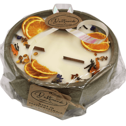 Handbesetze XXL Outdoor Citronella - Betonkerze „Big Grey - Mugge Schreck“ – Mit drei Holdochten - Handgemachter Insektenschutz aus dem Südschwarzwald mit Blütenverzierung (Duftkerze) kaufen bei Linkreich – Jetzt entdecken!