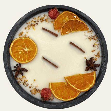 Handbesetze XXL Outdoor Citronella - Betonkerze Black Edition „Big Black - Mugge Schreck“ – Mit drei Holdochten - Handgemachter Insektenschutz aus dem Südschwarzwald mit Blütenverzierung (Duftkerze) kaufen bei Linkreich – Jetzt entdecken!