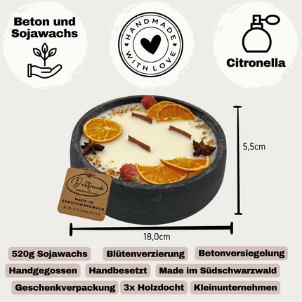 Handbesetze XXL Outdoor Citronella - Betonkerze Black Edition „Big Black - Mugge Schreck“ – Mit drei Holdochten - Handgemachter Insektenschutz aus dem Südschwarzwald mit Blütenverzierung (Duftkerze) kaufen bei Linkreich – Jetzt entdecken!