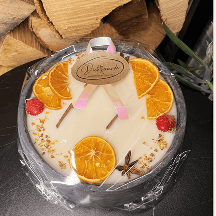 Handbesetze XXL Outdoor Citronella - Betonkerze Black Edition „Big Black - Mugge Schreck“ – Mit drei Holdochten - Handgemachter Insektenschutz aus dem Südschwarzwald mit Blütenverzierung (Duftkerze) kaufen bei Linkreich – Jetzt entdecken!