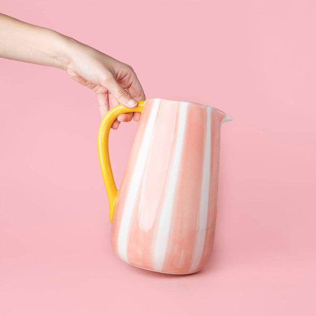 SEO. Handgefertigte Keramikvase / Krug Valentina – Rosa & Gelb gestreift | Alfar Tierra Cocida - Linkreich