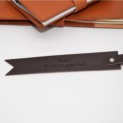 Handgefertigtes Leder - Lesezeichen. Mit Gravur von Namen, Initialen oder Zitaten. Einzigartiges Geschenk für Bücherfreunde. () kaufen bei Linkreich – Jetzt entdecken!