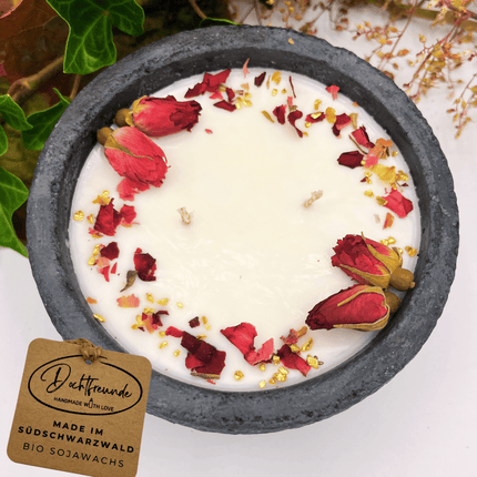 Handgemachte Betonkerze „Black Roses“ Aromakerze - Stilvolle Sojawachskerze für Ihr Zuhause. Mit Blütenverzierung und HOCHWERTIGEM Baumwolldocht aus dem Südschwarzwald (Duftkerze) kaufen bei Linkreich – Jetzt entdecken!