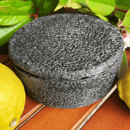 HANDGEMACHTE Citronella BETONKERZE Schwarz - Stilvolle Sojawachskerze für Ihr Zuhause. Outdoor Kerze mit Blütenverzierung und HOCHWERTIGEM Holzdocht aus dem Südschwarzwald (Duftkerze) kaufen bei Linkreich – Jetzt entdecken!