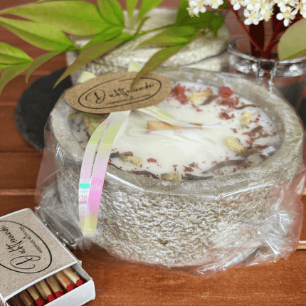 HANDGEMACHTE Citronella BETONKERZE Schwarz - Stilvolle Sojawachskerze für Ihr Zuhause. Outdoor Kerze mit Blütenverzierung und HOCHWERTIGEM Holzdocht aus dem Südschwarzwald (Duftkerze) kaufen bei Linkreich – Jetzt entdecken!