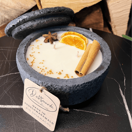 Handgemachtes Betonkerzen - Set 3x Schwarz "Black Cinnamon" - Stilvolle Sojawachskerze für Ihr Zuhause. Aromatherapie Kerze mit Blütenverzierung und HOCHWERTIGEM Baumwolldocht aus dem Südschwarzwald (Duftkerze) kaufen bei Linkreich – Jetzt entdecken!