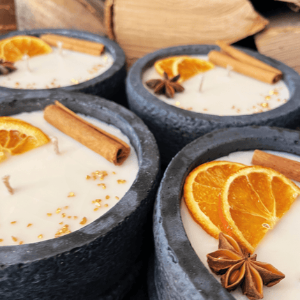 Handgemachtes Betonkerzen - Set 4x Schwarz "Black Cinnamon" - Stilvolle Sojawachskerze für Ihr Zuhause. Aromatherapie Kerze mit Blütenverzierung und HOCHWERTIGEM Baumwolldocht aus dem Südschwarzwald (Duftkerze) kaufen bei Linkreich – Jetzt entdecken!