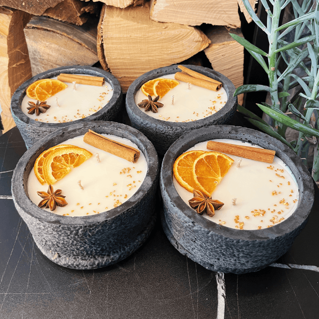Handgemachtes Betonkerzen - Set 4x Schwarz "Black Cinnamon" - Stilvolle Sojawachskerze für Ihr Zuhause. Aromatherapie Kerze mit Blütenverzierung und HOCHWERTIGEM Baumwolldocht aus dem Südschwarzwald (Duftkerze) kaufen bei Linkreich – Jetzt entdecken!