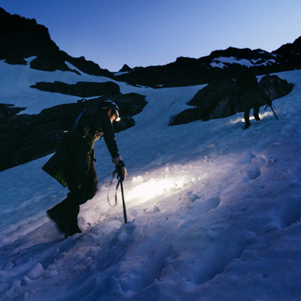 High-Performance Stirnlampe mit 750 Lumen, Li-Ion Akku und nur 150 g Gewicht von BioLite