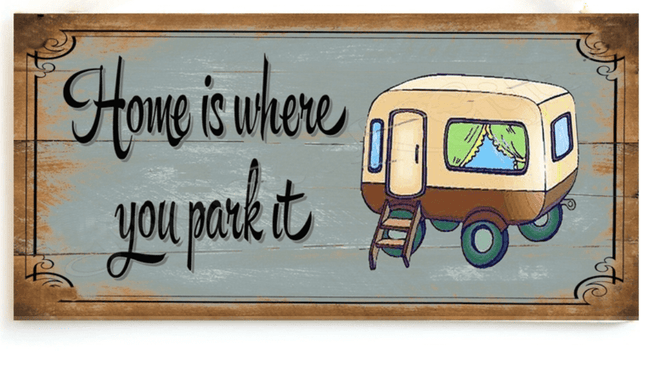 SEO. Holzschild "Home is where you park it" - Linkreich