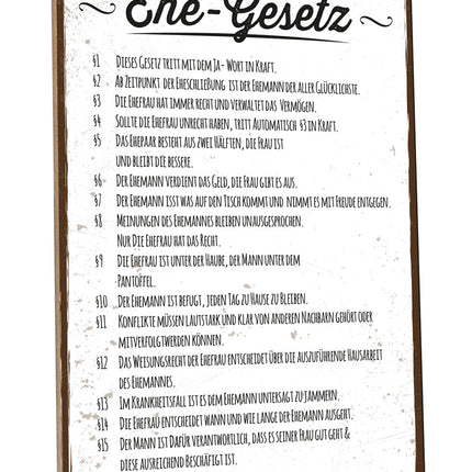SEO. Holzschild mit Spruch Ehe - Gesetz - Linkreich