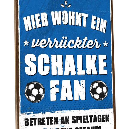 SEO. Holzschild mit Spruch - Hier wohnt ein verrückter Fußball Fan - Schalke Linkreich