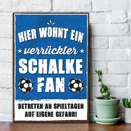 SEO. Holzschild mit Spruch - Hier wohnt ein verrückter Fußball Fan - Schalke Linkreich