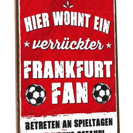 SEO. Holzschild mit Spruch - Hier wohnt ein verrückter Fußball Fan - Frankfurt Linkreich