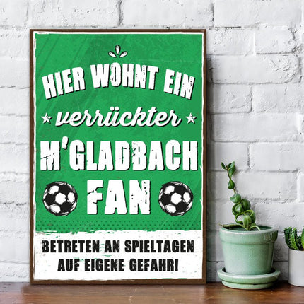 SEO. Holzschild mit Spruch - Hier wohnt ein verrückter Fußball Fan - Gladbach Linkreich