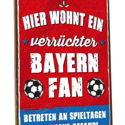 SEO. Holzschild mit Spruch - Hier wohnt ein verrückter Fußball Fan - Bayern Linkreich