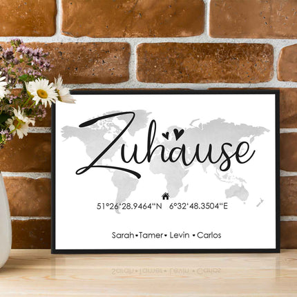 SEO. Holzschild Motiv Zuhause mit Namen & Koordinaten - Grau Linkreich