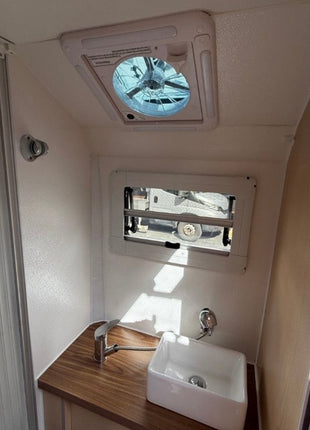 JOY Camper Gladiator Absetzkabine – wintertauglich mit Diesel-Standheizung, Duschkabine, Solaranlage & Landstrom - Linkreich
