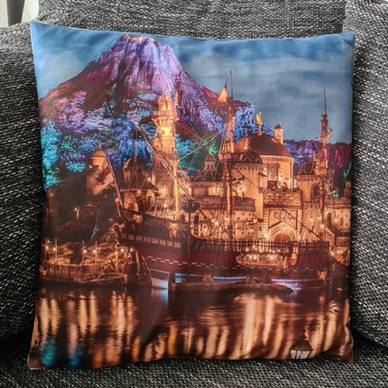 SEO. Kissenbezug Küstenstadt / Piratenstadt - 45cm x 45cm - Linkreich