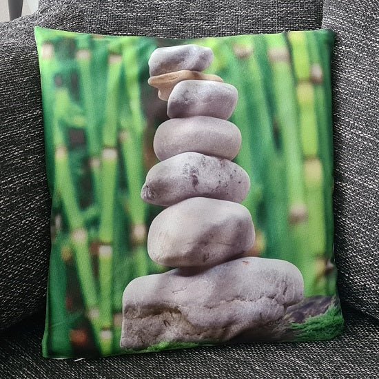 SEO. Kissenbezug Traditioneller Steinturm / Steinmännchen - 45cm x 45cm - Linkreich