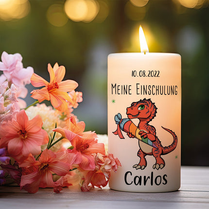 SEO. Kleine Kerze "Dino" mit Namen und Datum zur Einschulung - Linkreich