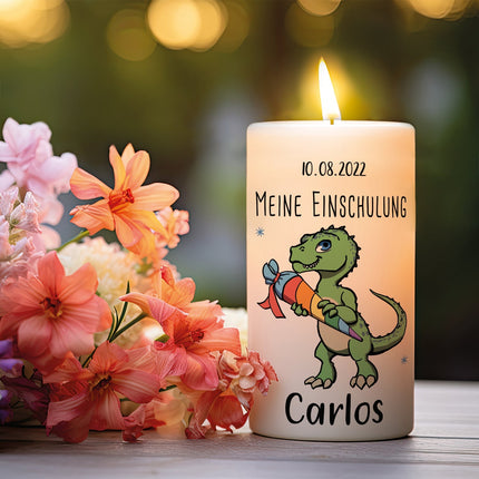 SEO. Kleine Kerze "Dino" mit Namen und Datum zur Einschulung - Linkreich