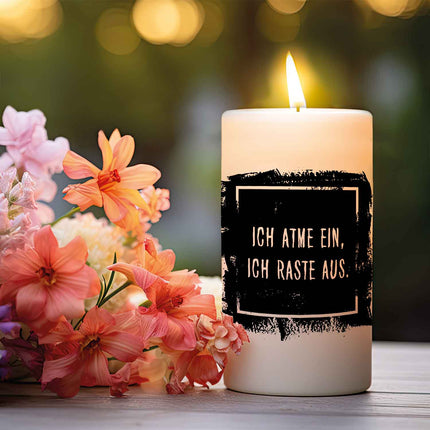 SEO. Kleine Kerze mit Spruch "Ich atme ein, Ich raste aus" - Rosa Linkreich
