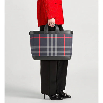 burberry - Handbags - ormond-chkbin-navy