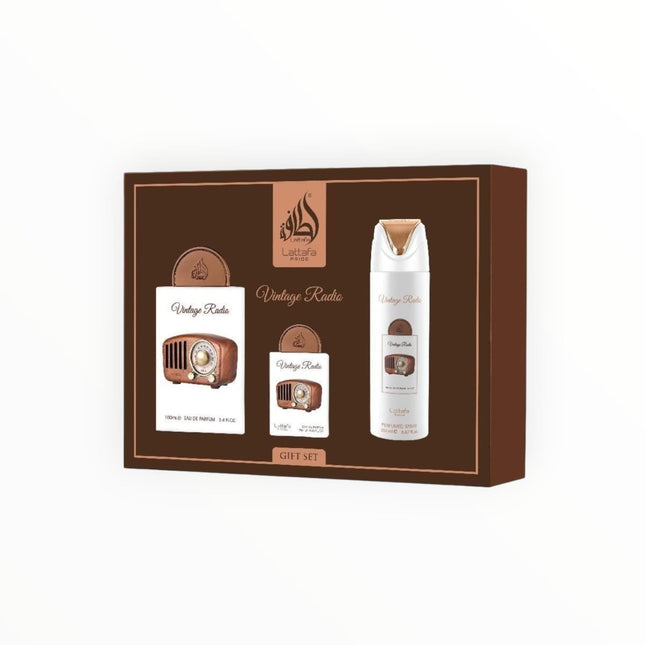 Lattafa Pride Vintage Radio Geschenkset – 3 - teiliges Unisex - Parfum - Set mit Eau de Parfum 100 ml, Deospray & Mini – Orientalisch - holziger Duft mit Lavendel, Pflaume & Sandelholz (Geschenkset) kaufen bei Linkreich – Jetzt entdecken!
