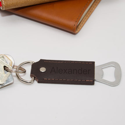 Leder Schlüsselanhänger mit Gravur – Multifunktionaler Flaschenöffner, Geschenk für ihn () kaufen bei Linkreich – Jetzt entdecken!