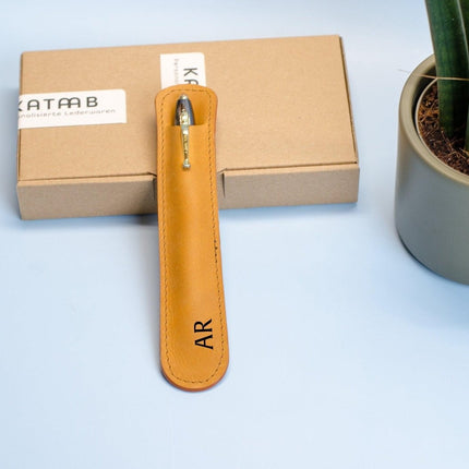 Leder Stifthülle mit Namen Gravur.Größe cir. 17x3,5cm. Lederetui für einen Kugelschreiber mit Gravur. Personalisiertes Stiftetui aus Leder. () kaufen bei Linkreich – Jetzt entdecken!