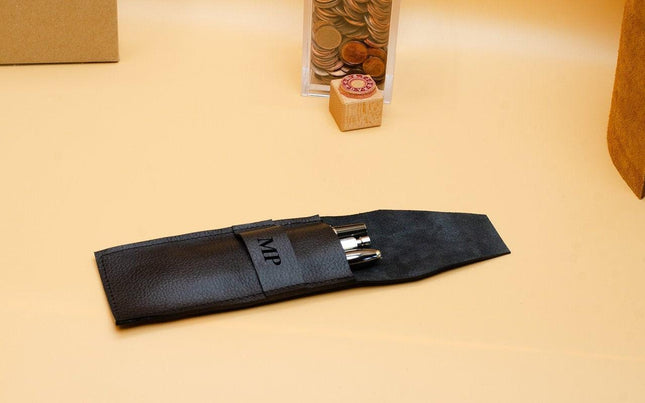 Leder Stifthülle. Personalisiertes Stifteetui. Monogram Stifteetui. Gravur Stifteetui. Monogramm - Federtasche. Bleistifthalter aus Leder. () kaufen bei Linkreich – Jetzt entdecken!