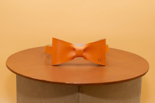 Lederfliege mit Gravur, Hochzeitsfliege, personalisiertes Geschenk, braune Herrenfliege, stilvolle Trauzeugengeschenke () kaufen bei Linkreich – Jetzt entdecken!