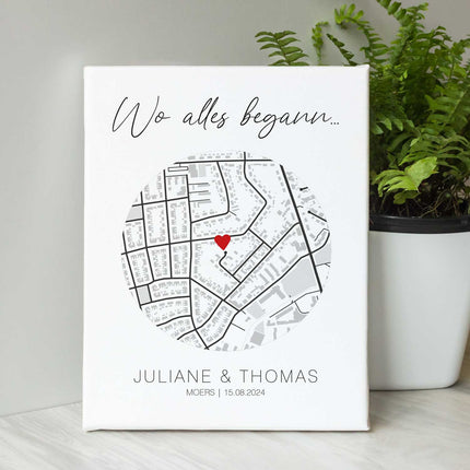 SEO. Leinwand mit dem Motiv "Wo alles begann" - Personalisiertes Geschenk mit Wunschort - Linkreich