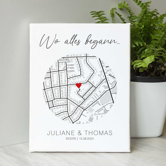 SEO. Leinwand mit dem Motiv "Wo alles begann" - Personalisiertes Geschenk mit Wunschort - Linkreich